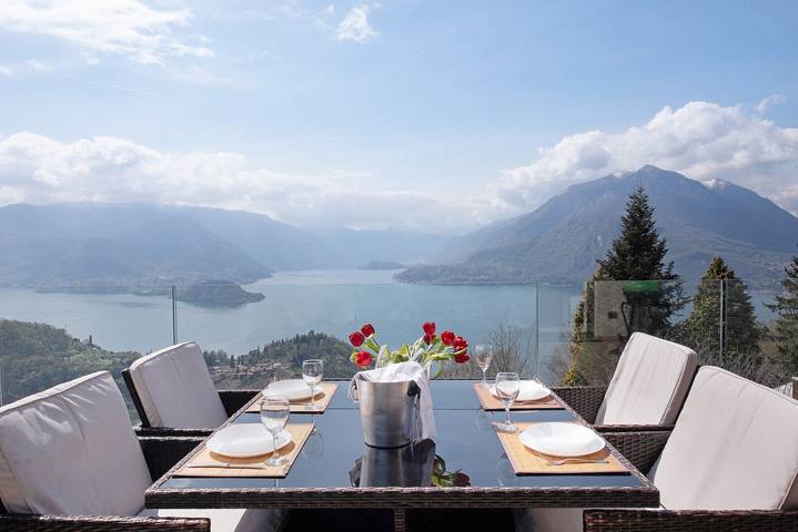 Maison « Relax et Félicité » : vue lac, jacuzzi privé, piscine intérieure chauffée commune in Perledo, Commune de Perledo
