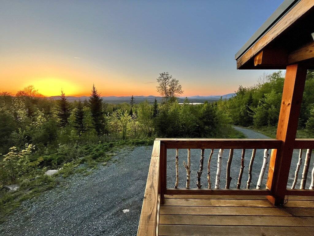 Blockhaus mit Panoramablick auf Cherry Pond und White Mountains in Jefferson (NH), Coös County