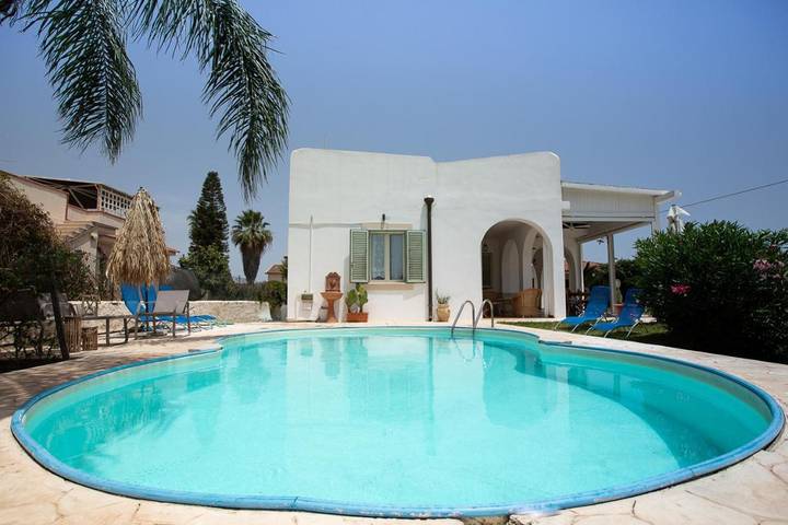 Ferienhaus für 8 Personen, mit Garten und Pool sowie Ausblick, mit Haustier
