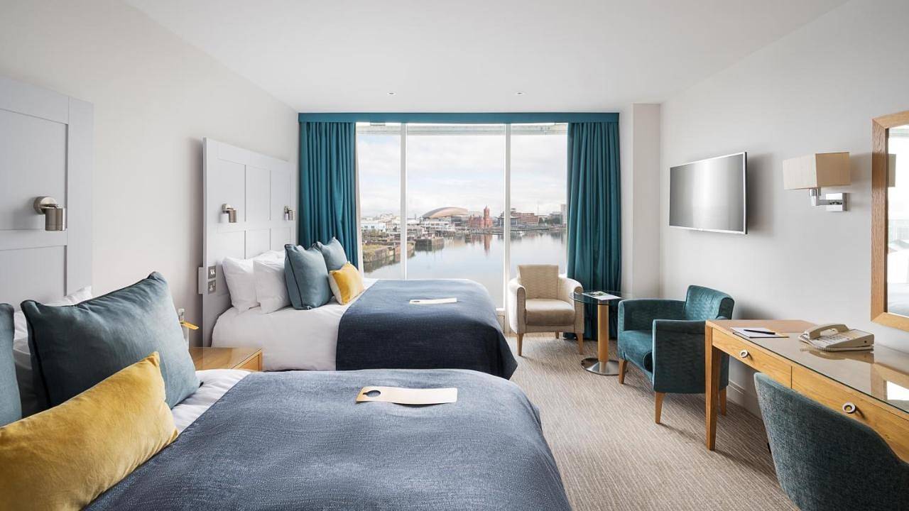 Standard Twin Room with Balcony - Accessible in Cardiff Bay, Cardiff