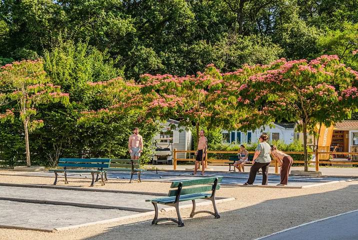 Mobil home pour 4 personnes, avec terrasse et piscine à Sainte-Catherine-de-Fierbois - 3