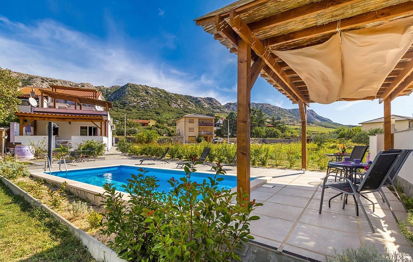 Appartement de vacances entier, Appartement chic avec piscine, Wi-Fi et terrasse près du restaurant Mošuna in Baška, Krk