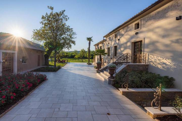 Maison d’hôte pour 4 personnes, avec jacuzzi et jardin ainsi que piscine et sauna