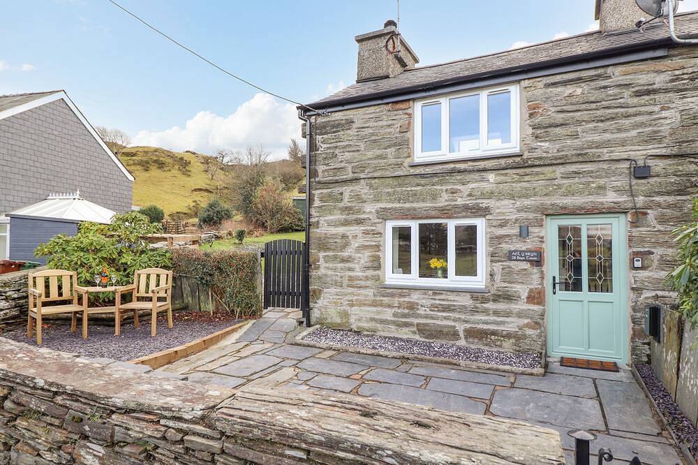 Ael Y Bryn, pet friendly, character holiday cottage in Ffestiniog in Ffestiniog, Snowdonia