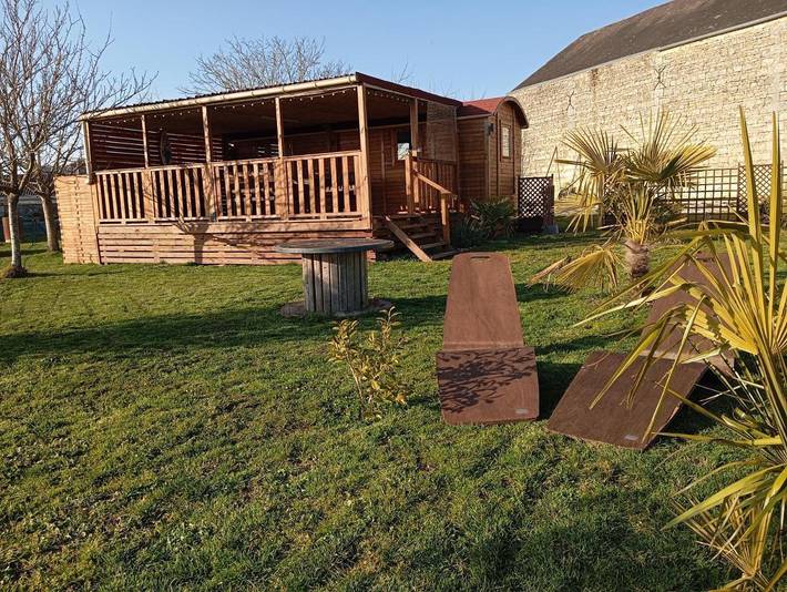 Gîte pour 2 personnes, avec vue ainsi que terrasse et jardin dans Ranton