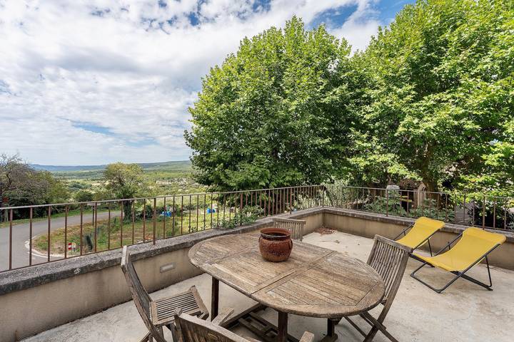Charmantes Haus mit traumhafter Aussicht und Rooftop-Terrasse in Lioux, Regionaler Naturpark Luberon