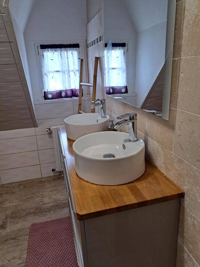 Gîte pour 2 personnes, avec jardin à Saint-Martin-des-Champs - 4