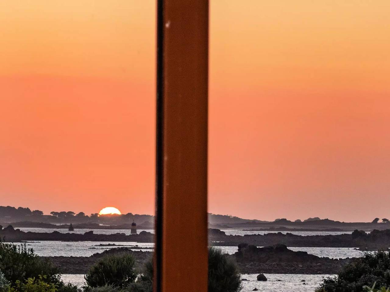 12 personas in Pleubian, Costa de granito rosa