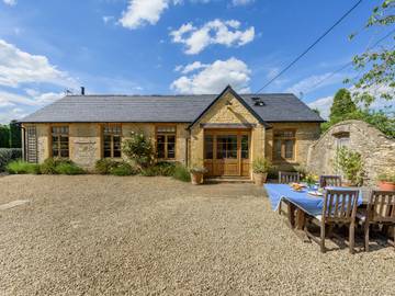 Holiday Home for 4 People in The Cotswolds, South East England, Photo 1