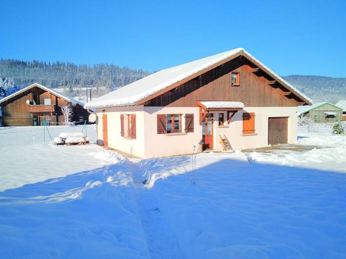 Gîte pour 5 personnes, avec terrasse à Les Gras