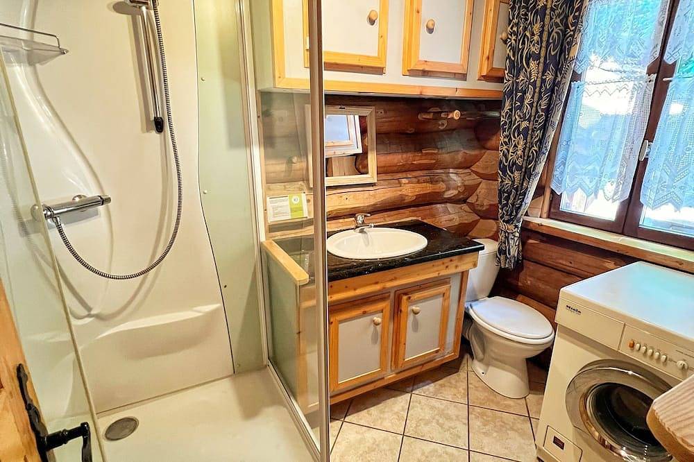 Chalet rondins, jacuzzi et kota-sauna privés, accès piscine, proche de La Bresse in Basse-sur-le-Rupt, Parc naturel régional des Ballons des Vosges