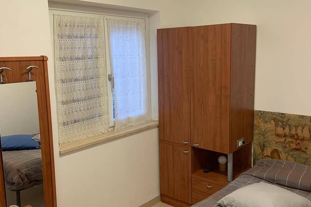 Entire apartment, Two-room apartment opposite Coppito Hospital and University, 2.5 km from Gdf in L'Aquila, Gran Sasso
