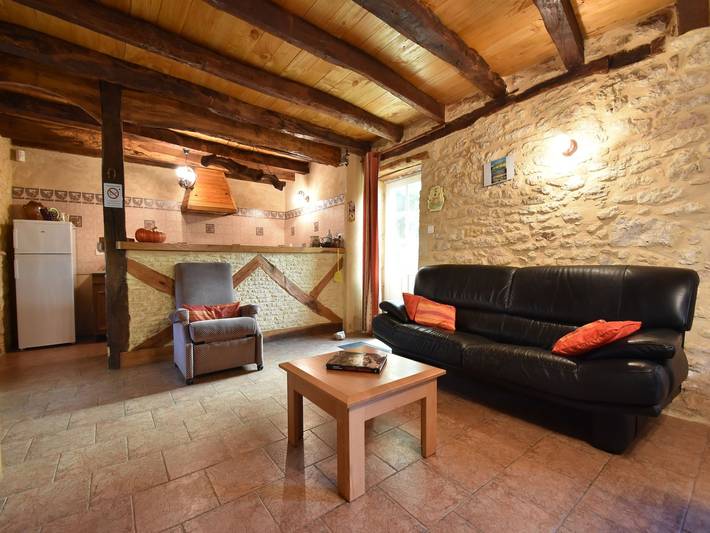 Location de vacances pour 6 personnes, avec piscine et jardin, animaux acceptés à Saint-Léon-sur-Vézère - 2