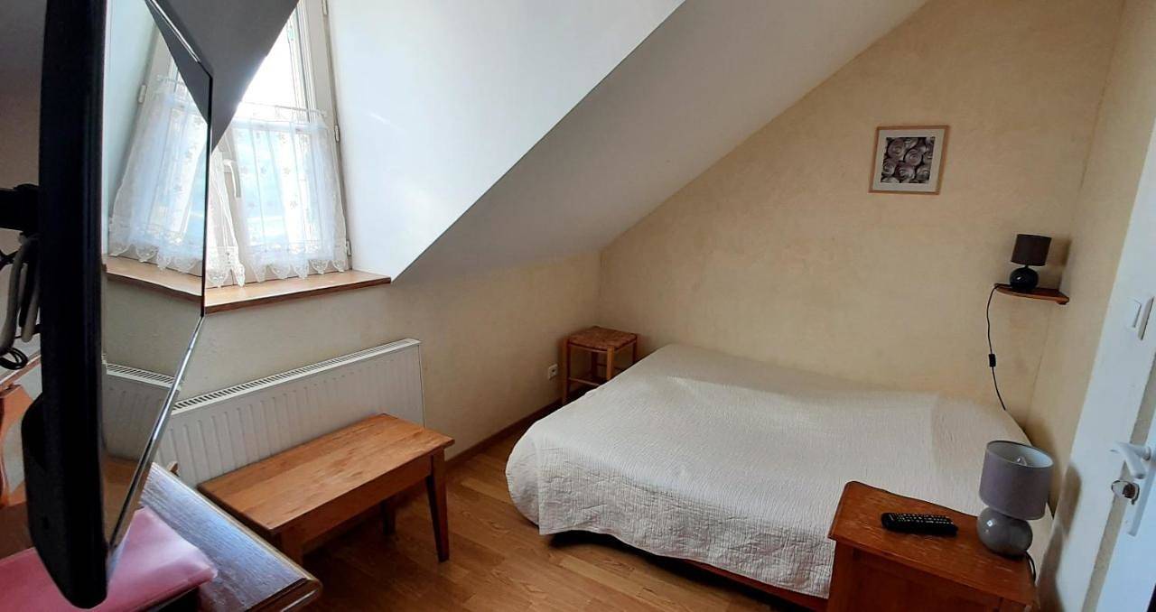 Small Double Room in Marmagne, Région de Montbard
