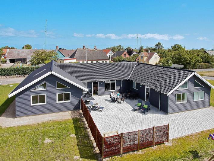 Vakantiehuis voor 20 personen, with Terras and Tuin as well as Zwembad and Sauna in Langeland
