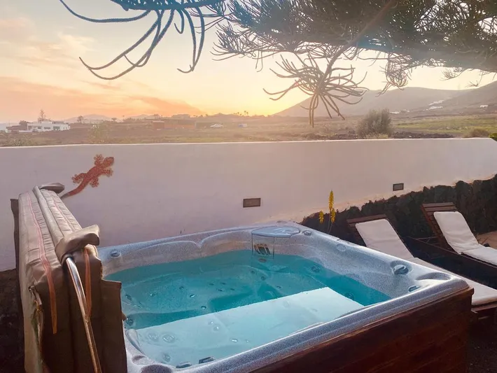 Holiday home for 2 people, with garden and hot tub - 1