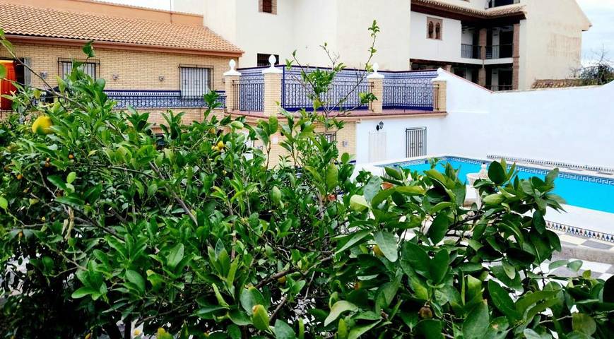 Gîte pour 10 personnes, avec Balcon et Terrasse ainsi que Jardin et Piscine à La Zubia - 3
