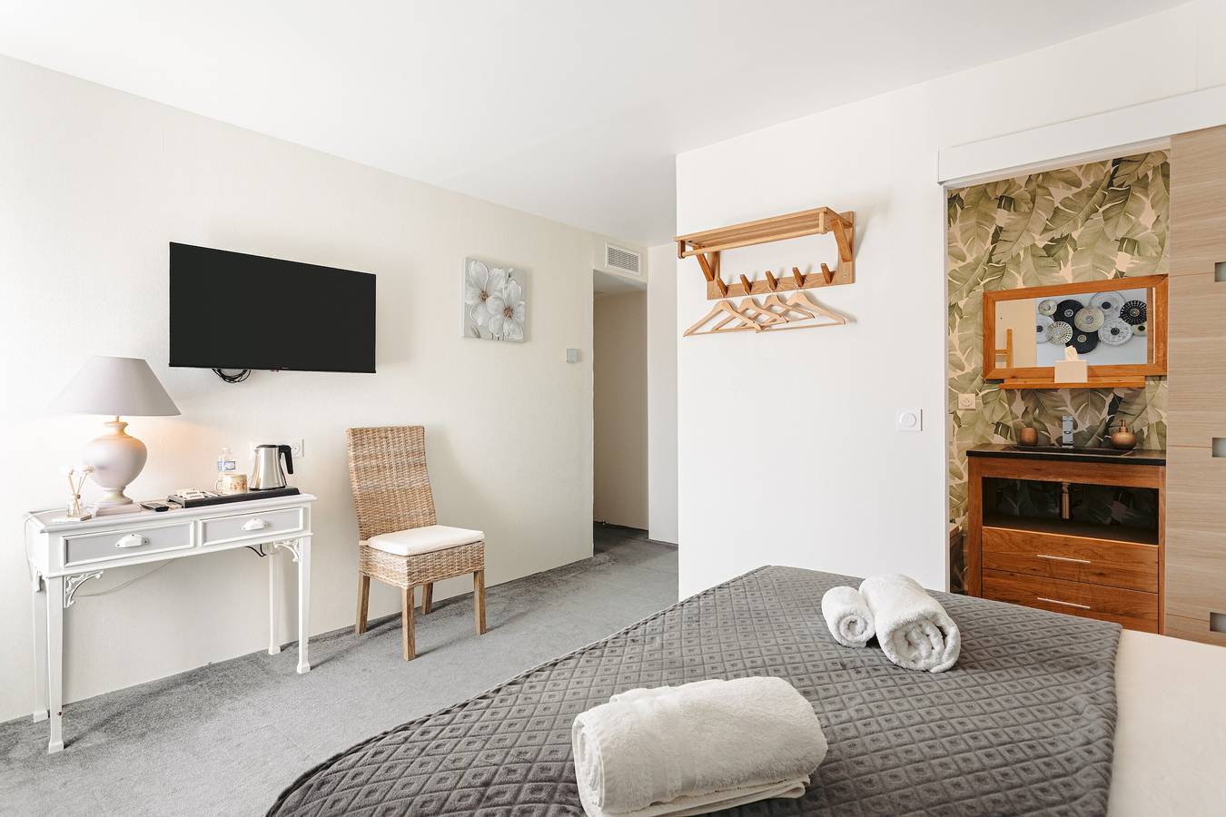 Chambre Ava Rose – Douceur, Élégance et Bien-être in Aigrefeuille-d'Aunis, Région de Rochefort