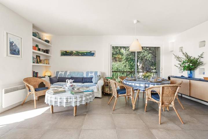 Location de vacances pour 6 personnes, avec vue ainsi que jardin et terrasse dans Plage De La Briande La Croix Valmer - 2