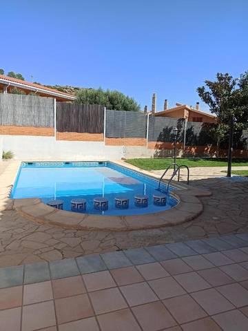 Location de vacances pour 10 personnes, avec vue ainsi que piscine et jardin, animaux acceptés à Alcañiz