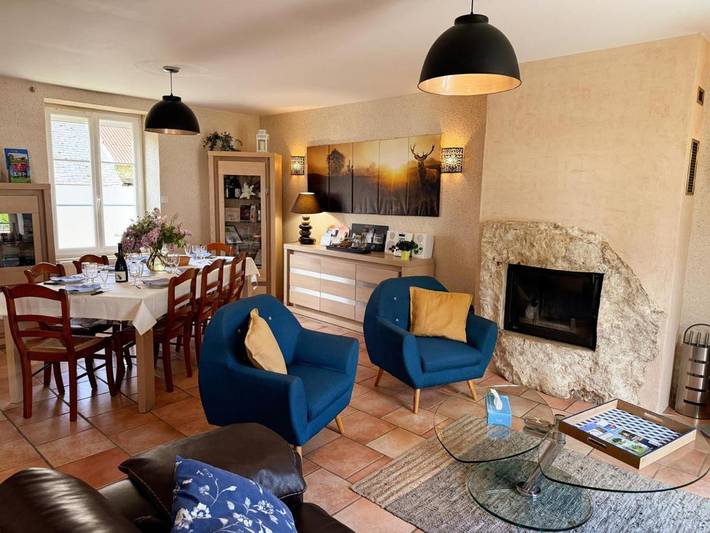 Location de vacances pour 9 personnes, avec terrasse et jardin dans La Chapelle-Saint-Martin-en-Plaine - 3