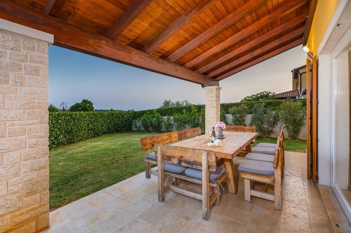 Villa für 8 Personen, mit Balkon/Terrasse und Garten sowie Pool in Porec und Umgebung - 3