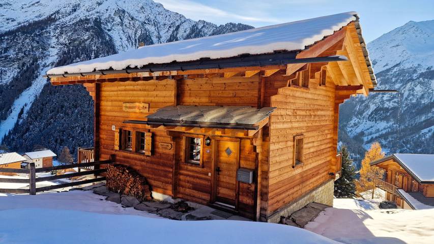 Ferienhaus für 8 Personen, mit Balkon und Terrasse sowie Garten in Evolène