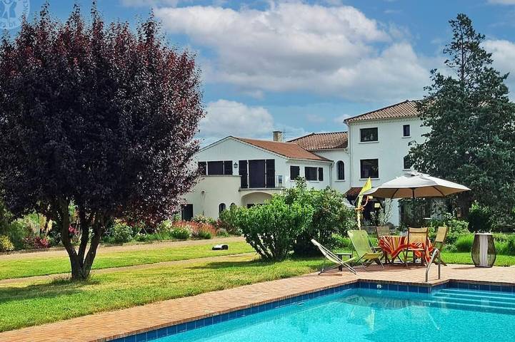 Gîte pour 6 personnes, avec Terrasse ainsi que Jardin et Piscine