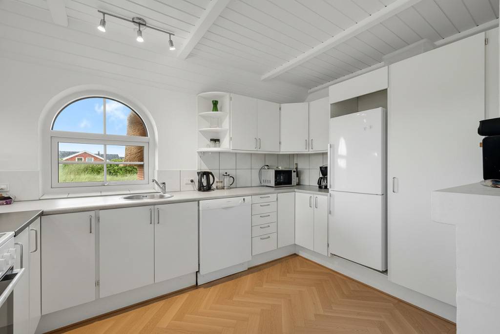 Eksklusivt poolsommerhus i Klegod, i første række til Ve­ster­ha­vet. in Ringkøbing, Holmsland Klit