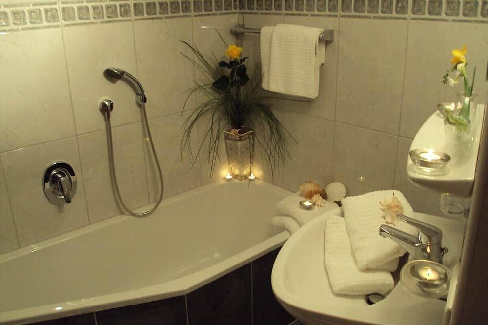Perfect  Hideaway House of Nature  - luxury  Chalet in a very idylic area in Hart im Zillertal, Ski-Optimal Hochzillertal