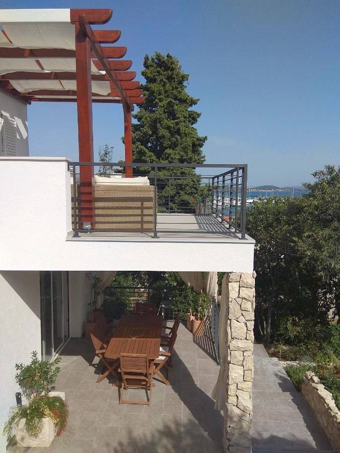 Villa pour 7 personnes, avec jardin et vue à Tribunj - 4