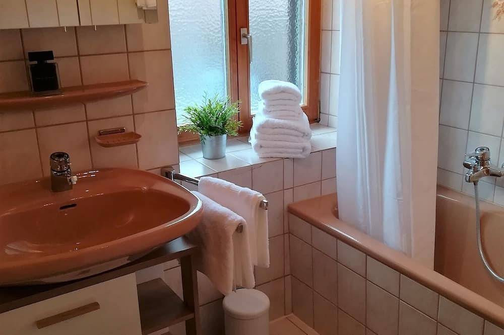 Ganze Wohnung, Gemütliche Ferienwohnung in Flintsbach mit Blick zum Petersberg, 85 qm, bis 4 Personen in Flintsbach am Inn, Bayerische Alpen