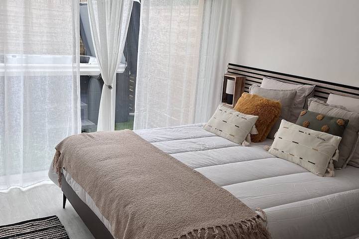 Location de vacances pour 4 personnes, avec jacuzzi et terrasse à Médis - 2