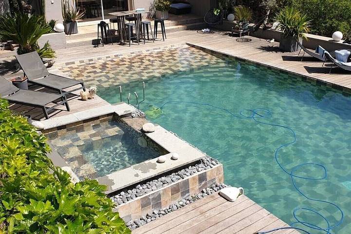 Villa pour 7 personnes, avec Balcon et Jacuzzi ainsi que Terrasse et Jardin à Le Beausset