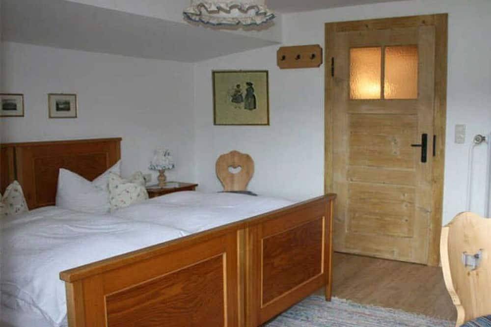 Entire apartment, Vacation apartment Riederstein in Haus Zum Staun - Haus Zum Staun, Family Schober in Bad Wiessee, Bavarian Alps