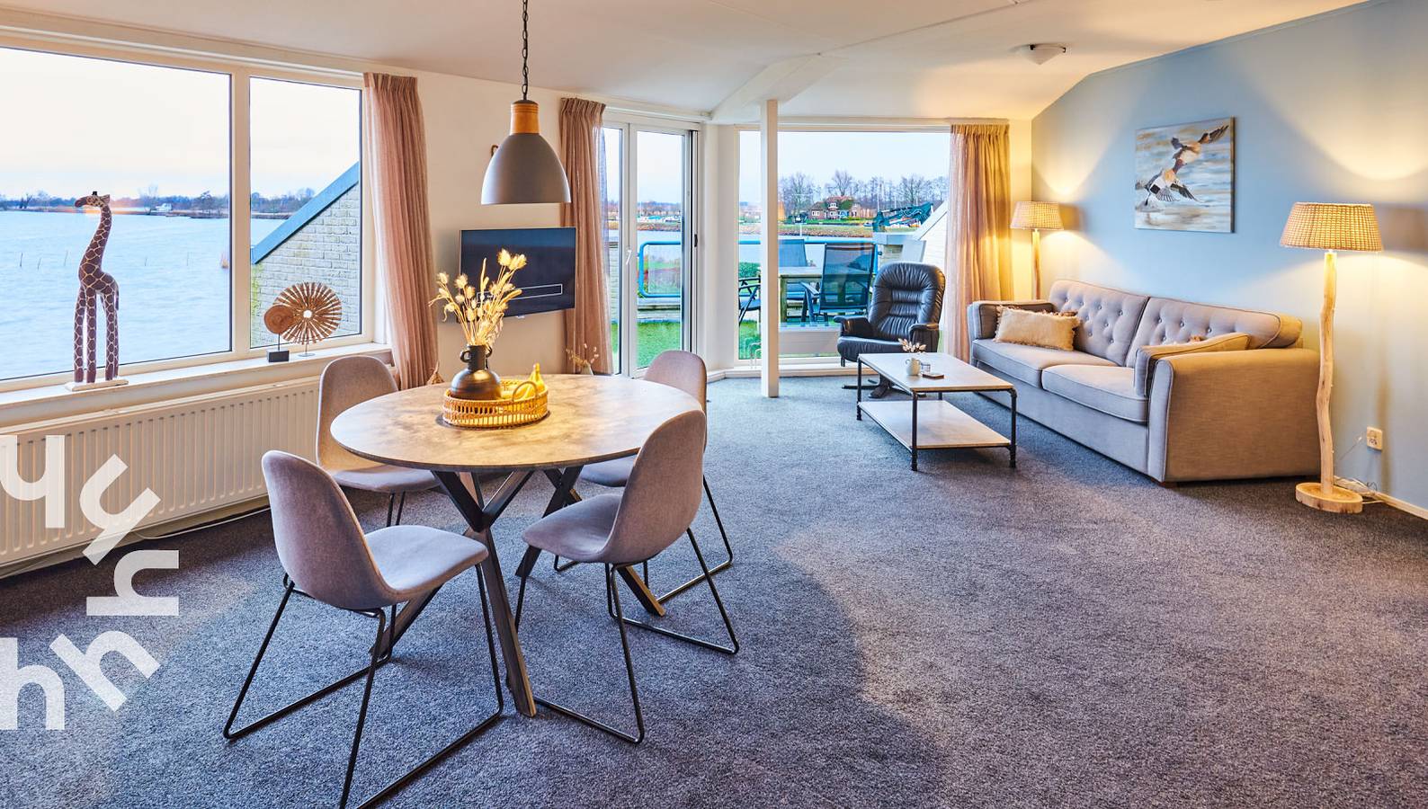 Geheel appartement, Perfect gelegen 4P appartement nabij Giethoorn met fantastisch uitzicht over het water in Nationaal Park Weerribben-Wieden