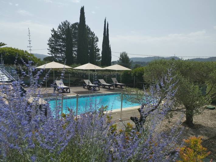 Gîte pour 4 personnes, avec jardin ainsi que terrasse et piscine à Le Val