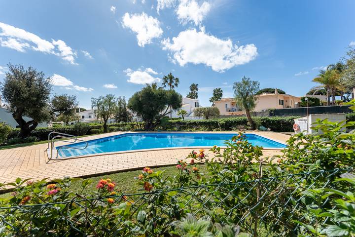 Location de vacances pour 8 personnes, avec piscine et jardin dans Roja Pe - 2