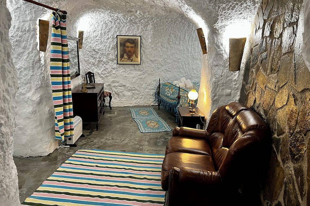 Entire apartment, Cuevas La Veranda in Fuente Nueva (Granada), Orce