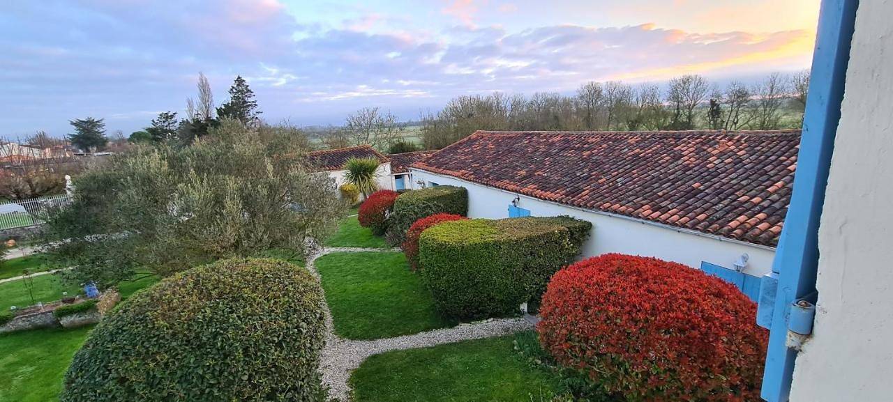 Appartement entier, L'enclos bleu, gîte - marais poitevin avec piscine chauffée in Chaillé-les-Marais, Fontenay-le-Comte