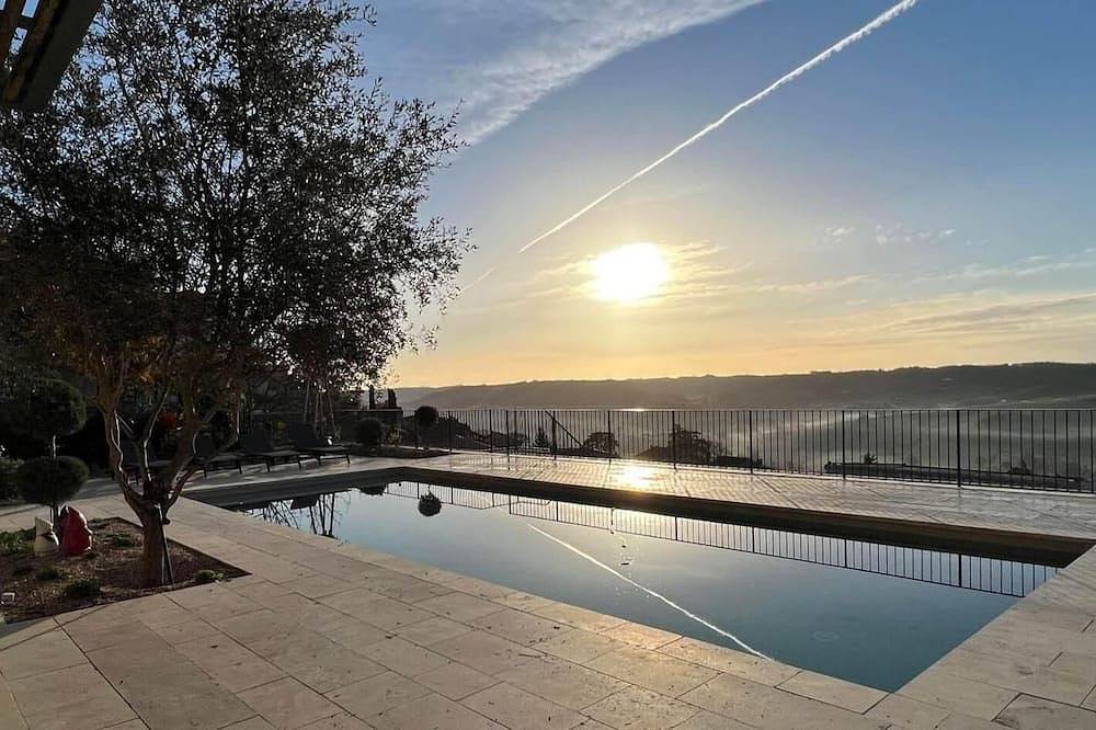 Maison de caractère avec piscine dans village médiéval in Lauzerte, Quercy