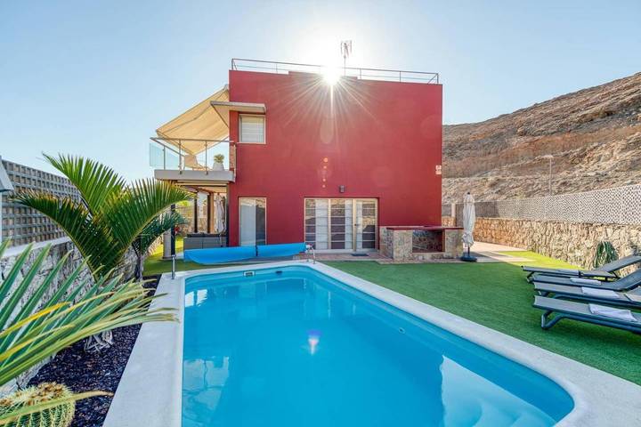 Chalet para 10 personas, con terraza además de jardín y piscina en Pueblo de Tauro