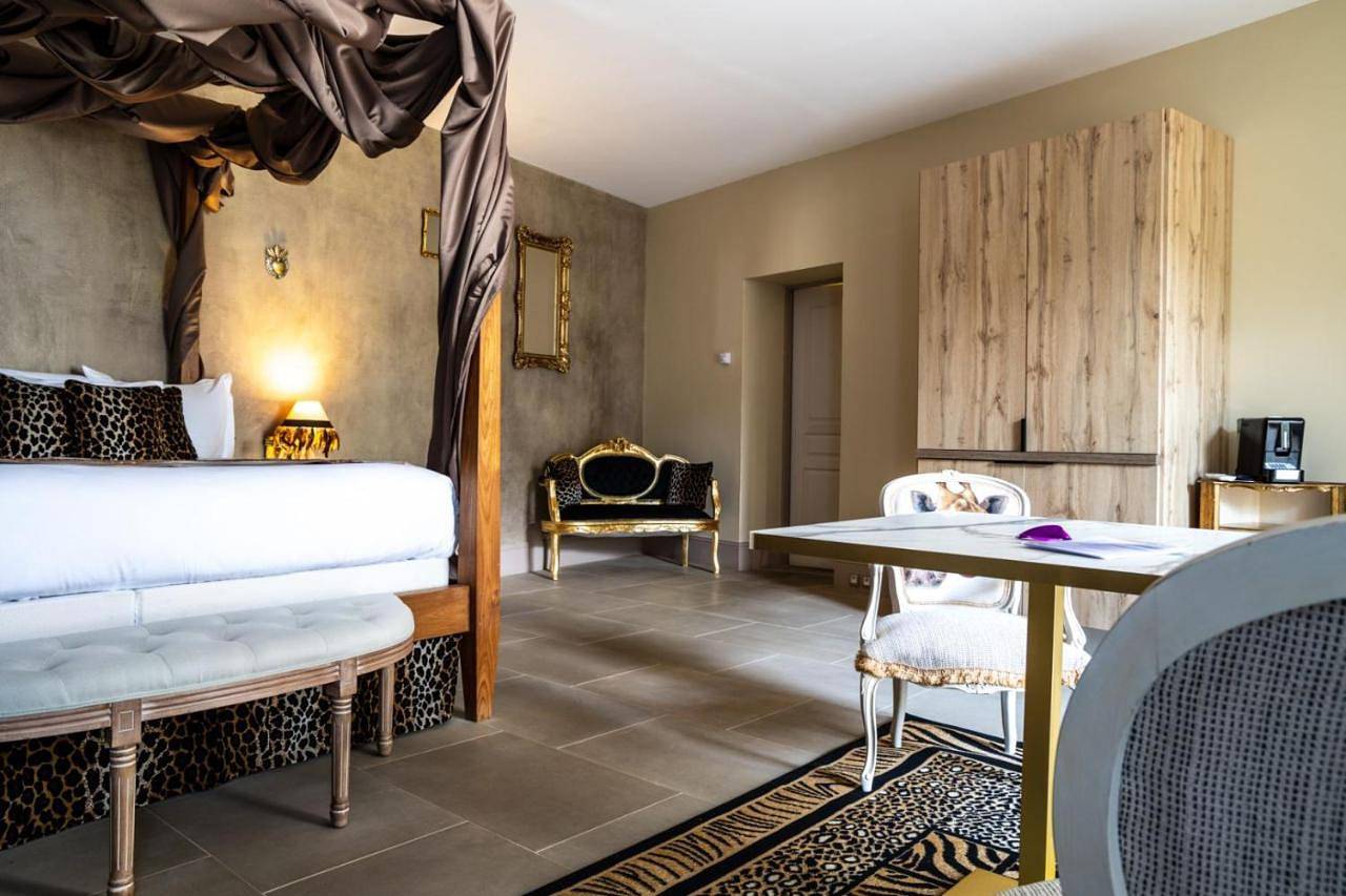 Le Clos Violette et Le 11 D'Aglaé - Appart' Hôtel de Charme Design de Luxe in L'Isle-sur-la-Sorgue, Vaucluse
