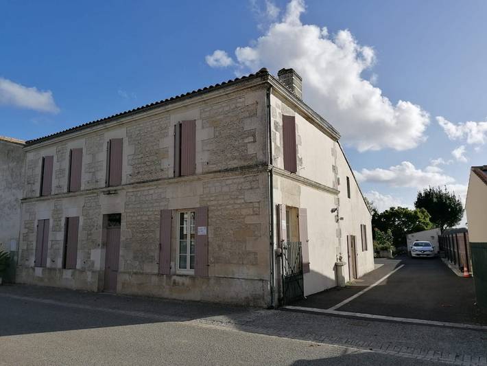 Cottage pour 2 personnes, avec jardin à Crazannes