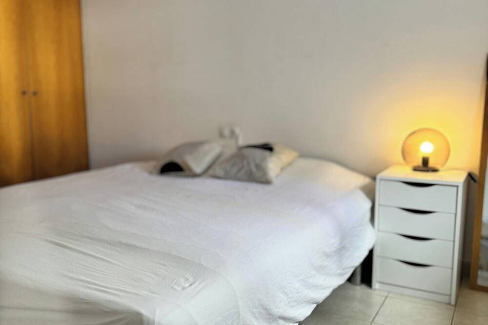 Apartamento entero, Ibiza - Apartment - Sleeps 4 - Old Town in Talamanca, Ibiza Ciudad