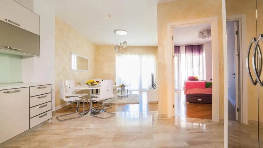 Ferienwohnung für 5 Personen, mit Sauna und Pool sowie Balkon in Budva - 2