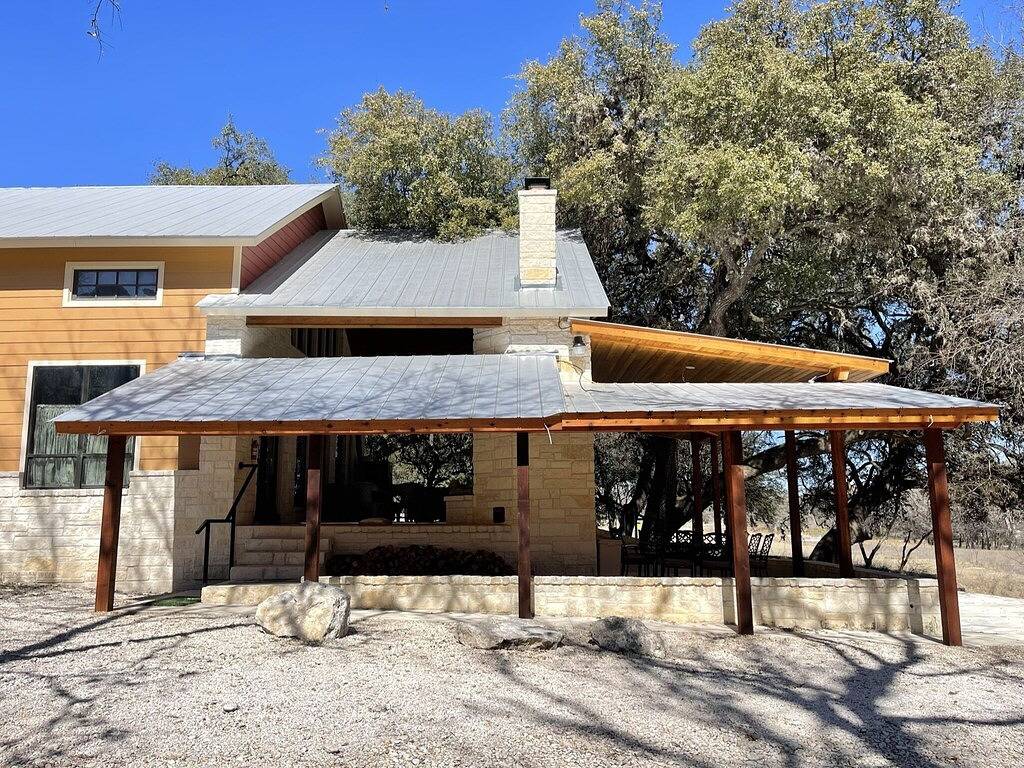 Porter's Tree Haus direkt am Flussufer in Concan, Uvalde County