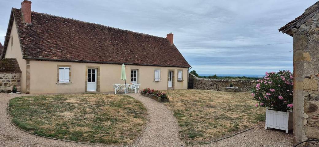 Location de vacances pour 8 personnes, avec bassin pour enfant ainsi que jardin et piscine, animaux acceptés à Meaulne - 3