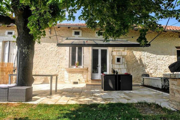 Maison de campagne pour 6 personnes, avec Jacuzzi à Léguillac-de-l'Auche