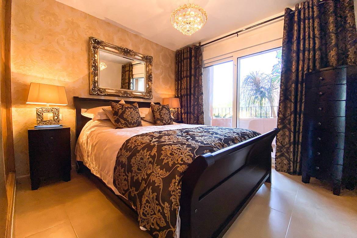 Apartamento entero, Apartamento "Planta baja de lujo orientada al sur" con vistas al lago, piscina y Wi-Fi in Mar Menor Polaris World, Mar Menor